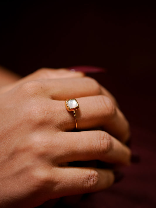 Suri Shell Ring